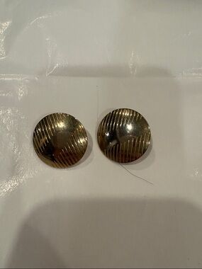 Source Unknown Gold-Tone Ribbed Round Clip-On Earrings